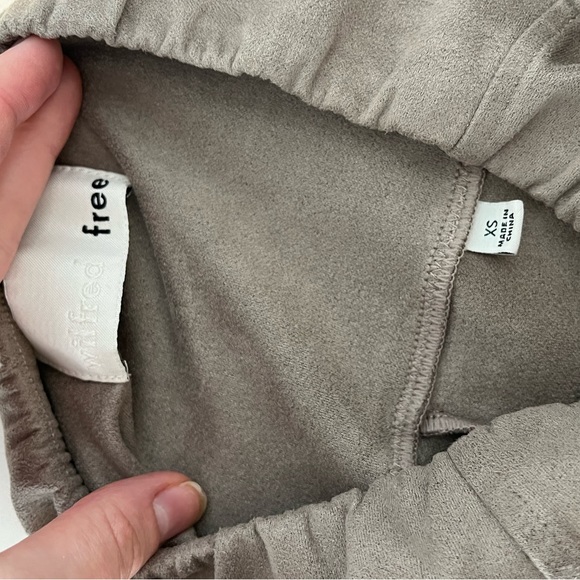 Aritzia Wilfred Free Taupe Daria Pant Leggings size XS Brand New - Picture 5 of 6